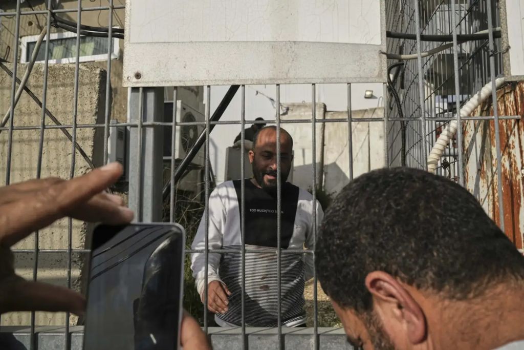 Sutradara No Other Land Hamdan Ballal Dibebaskan Tentara Israel, Sempat Dipukuli di Depan Istri