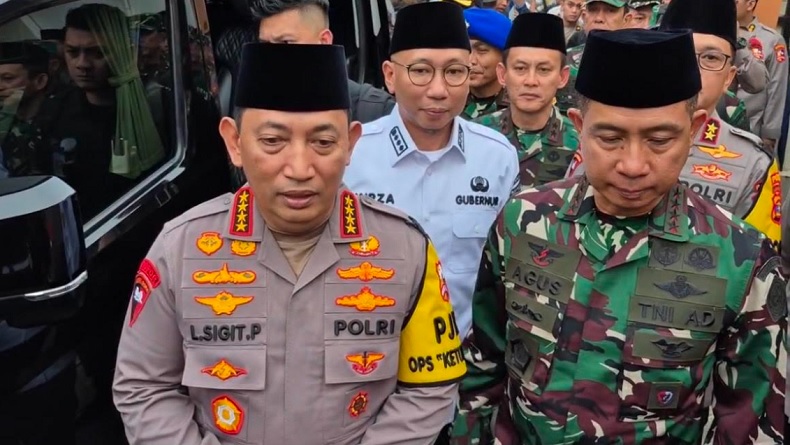 Berduka, Kapolri dan Panglima TNI Temui Keluarga Polisi Korban Penembakan di Lampung