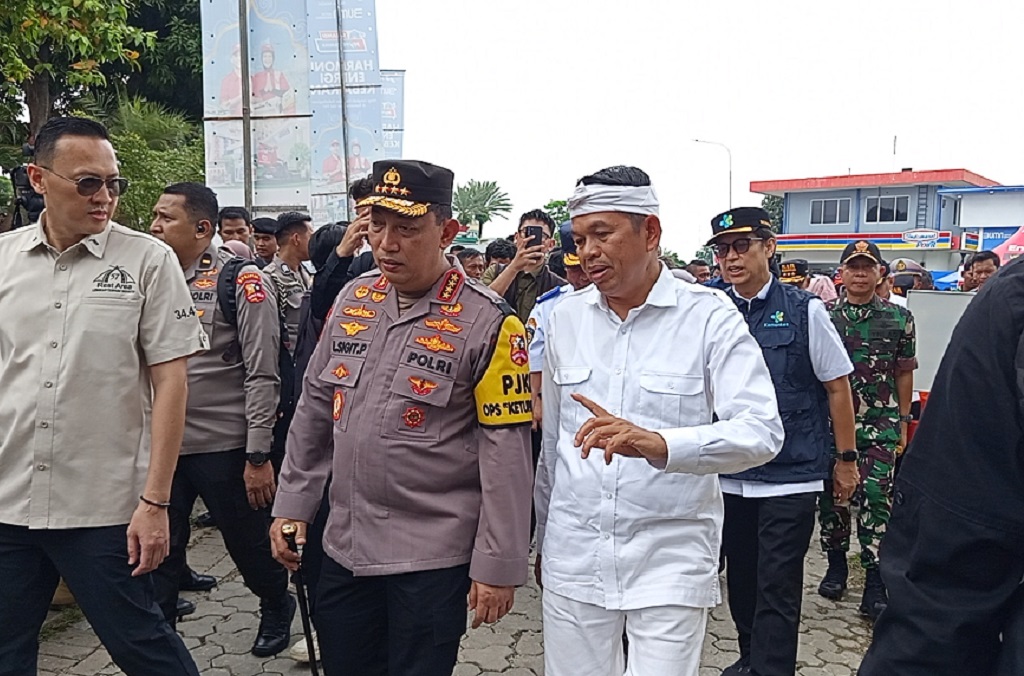 Kapolri-Panglima TNI dan Menteri Cek Rest Area KM 57 Tol Japek, Pantau Arus Mudik