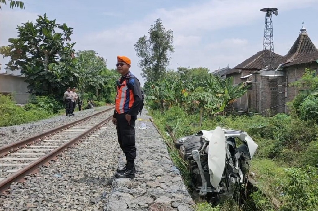 Identitas 7 Pemudik Jakarta Kecelakaan Mobil Tertabrak Kereta di Sukoharjo, 4 Orang Tewas