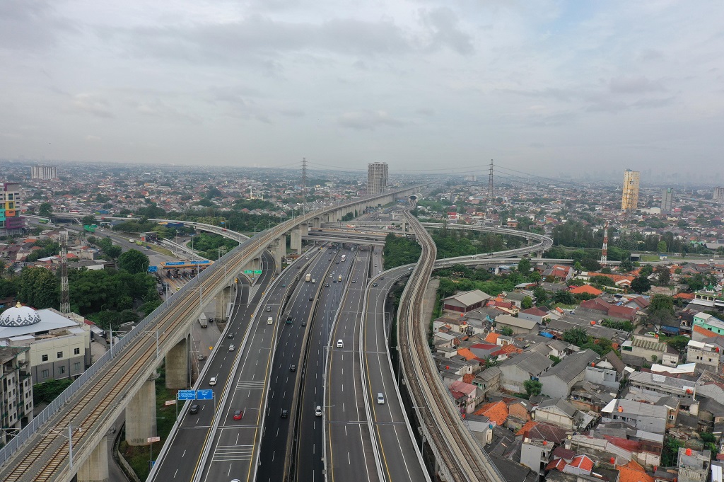 Lalu Lintas Padat, Polisi Berlakukan Buka Tutup di Tol Layang MBZ