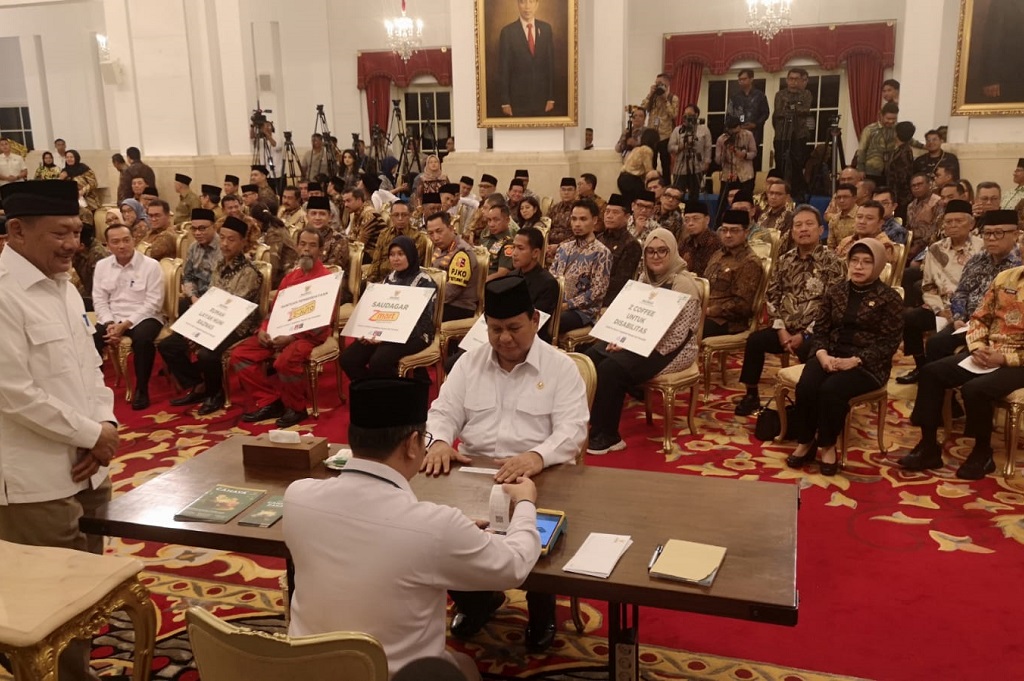 Prabowo Ajak Masyarakat Berzakat, Bantu Kaum Duafa