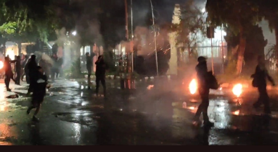 Ricuh Demo Tolak UU TNI di Kediri, 21 Mahasiswa Ditangkap