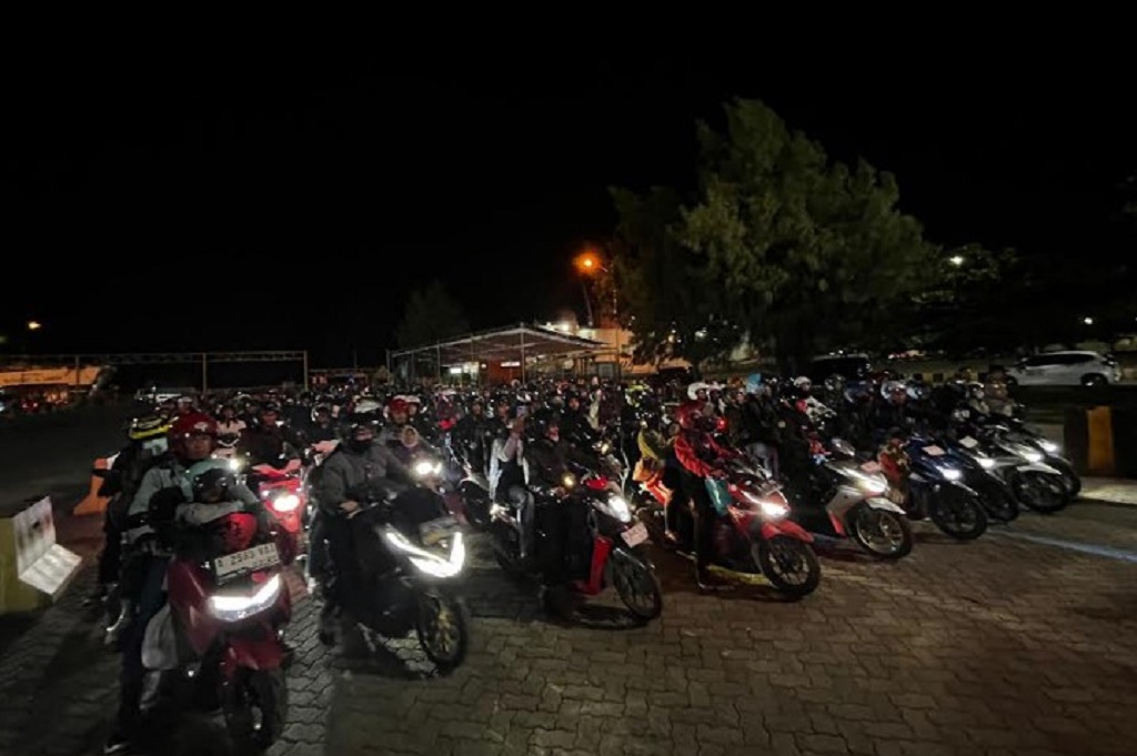 Tiba di Pelabuhan Bakauheni, Ratusan Pemudik Motor di Lampung Dikawal Polisi