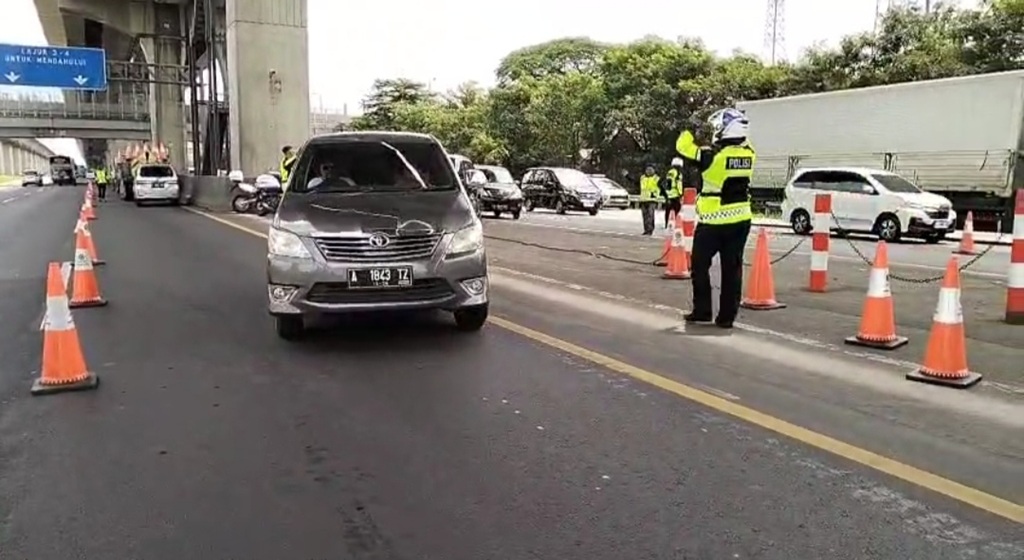 Update Arus Mudik Hari Ini: Contraflow Kembali Diterapkan di KM 36-70 Tol Japek