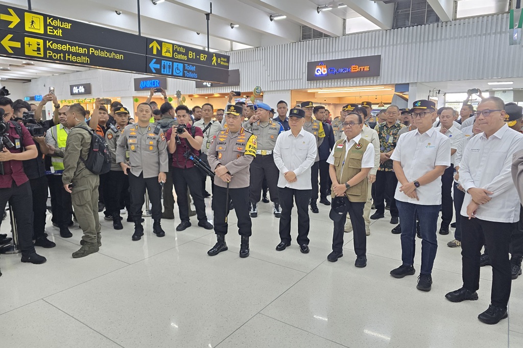 Tinjau Arus Mudik di Bandara Soetta, Kapolri Minta Jajarannya Rutin Patroli 