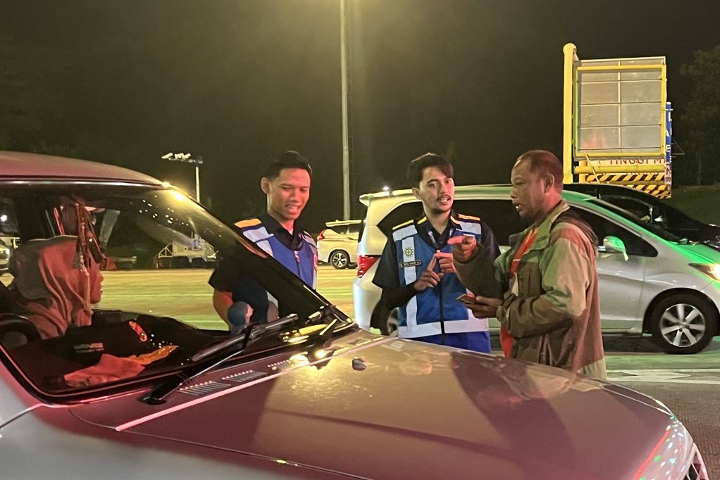 Pemudik Kehilangan e-Toll Rp1 Juta, Jatuh di Rest Area Tol Semarang-Batang
