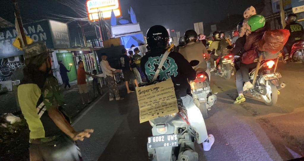 Masih Banyak Pemudik Terjebak di Pantura Cirebon pada H-1 Lebaran