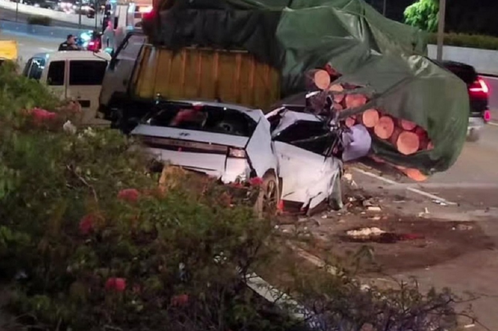 Kecelakaan Maut Hyundai Ioniq Tabrak Truk di Cengkareng, 3 Orang Tewas