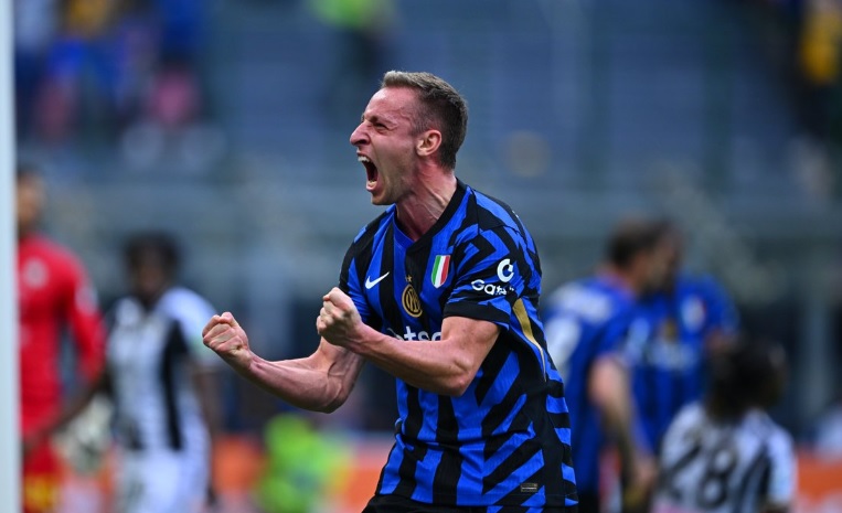 Hasil Lengkap Liga Italia Semalam: Napoli Hajar AC Milan, Inter Gilas Udinese