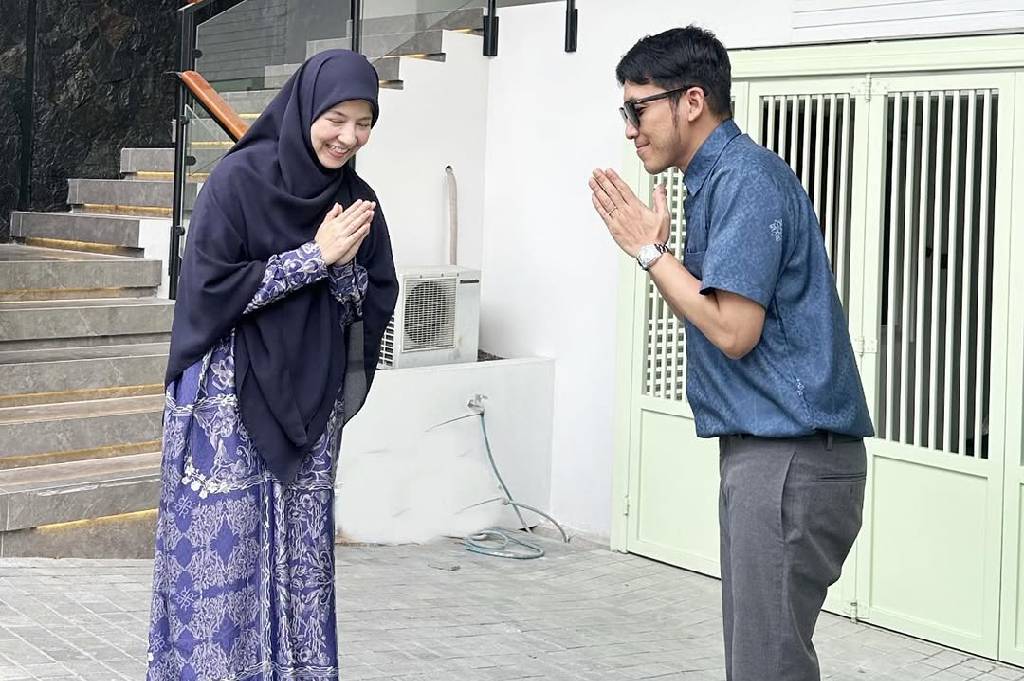 Natasha Rizky dan Desta Mahendra Lebaran Bareng, Pose Fotonya Jadi Sorotan!