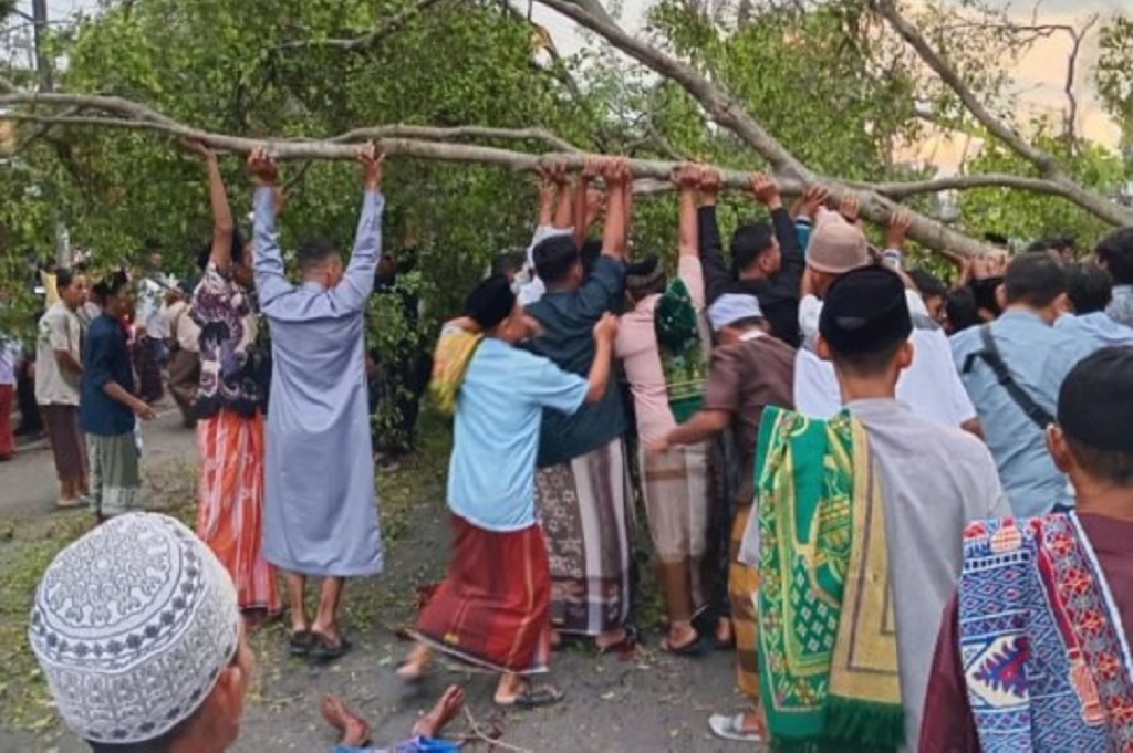 2 Jenazah Korban Pohon Tumbang saat Salat Id di Pemalang Dimakamkan, 17 Masih Dirawat