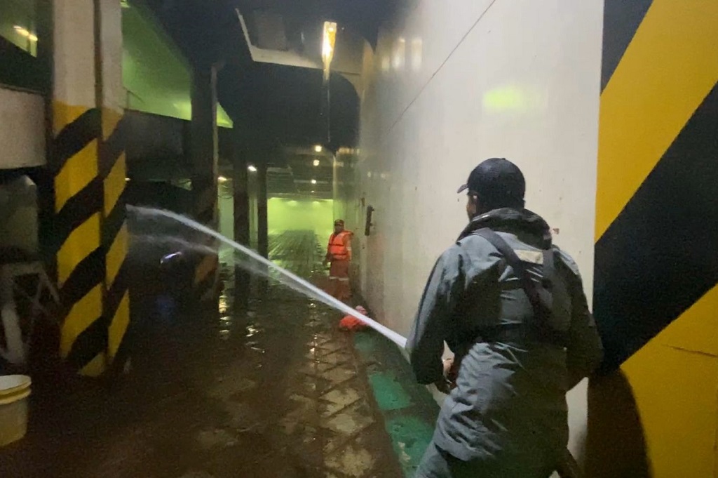 Kapal Penyeberangan Terbakar di Perairan Banten, Belasan ABK Dievakuasi