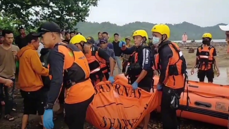 Tragis, Ayah di Lampung Tewas Saat Selamatkan Putranya Tenggelam Pantai Umbar