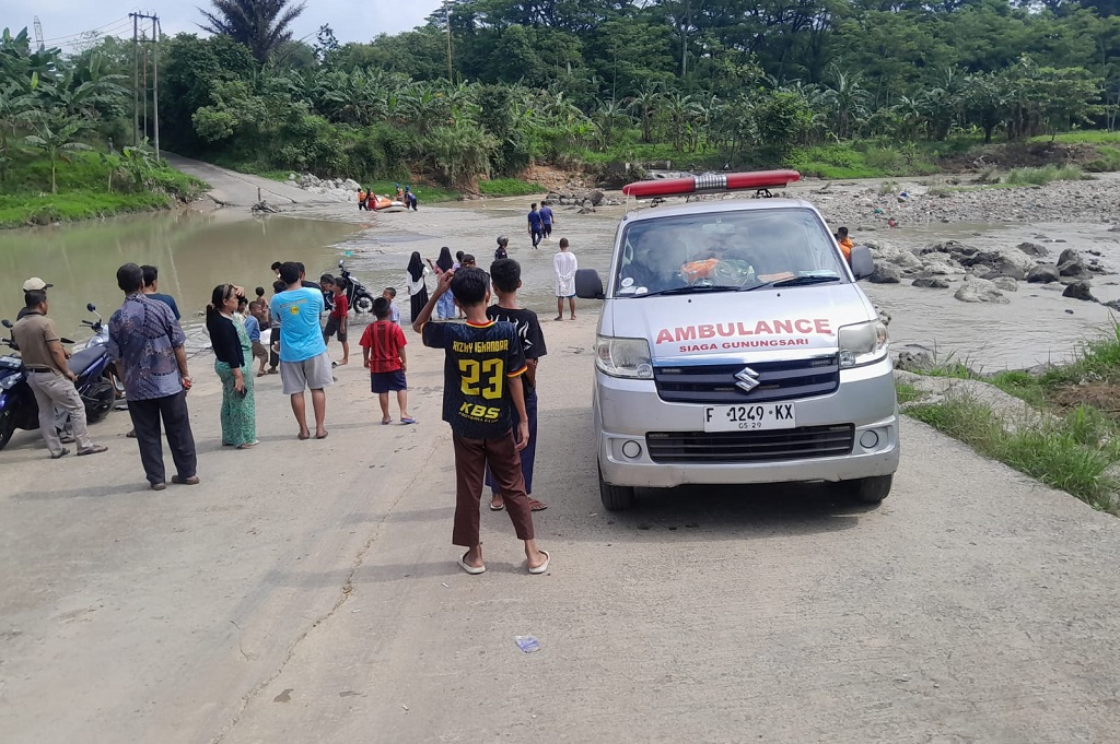 Pilu! Lansia Nyeberang Sungai di Bogor, Hilang Terbawa Arus
