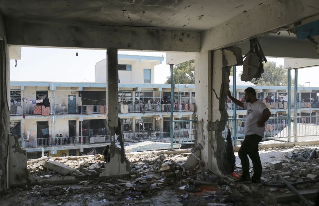 Makin Brutal! Israel Bom Sekolah Tempat Mengungsi Warga Gaza Tewaskan 33 Orang