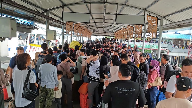Penumpukan di Pelabuhan Bakauheni, Pemudik Keluhkan Masalah Koordinasi Antarpetugas