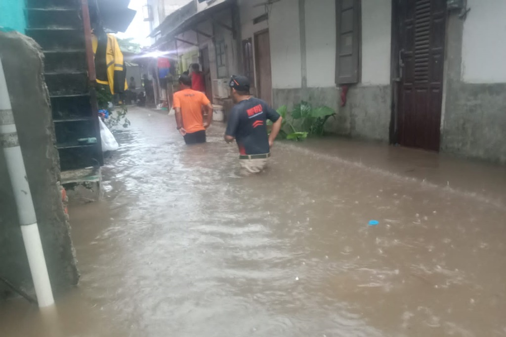 Hujan Deras di Tangsel, Pondok Karya Banjir hingga 60 Cm