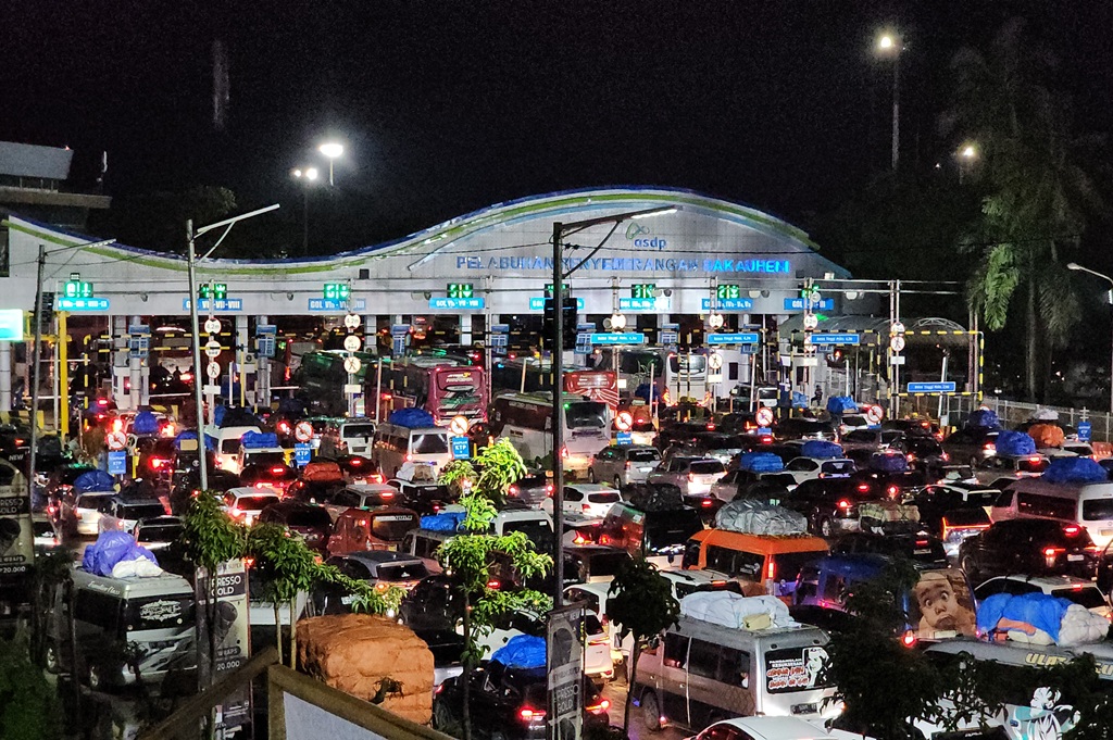 Kendaraan Padati Pelabuhan Bakauheni saat Puncak Arus Balik Lebaran, Antrean Pintu Masuk Mengular