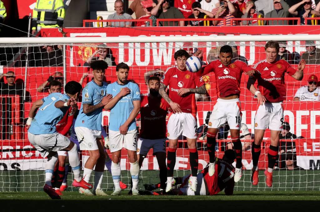 Hasil Liga Inggris: Ditahan Man United, Man City Gagal Tembus 4 Besar