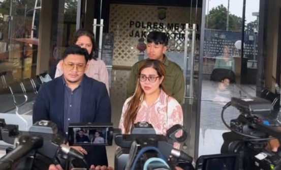 Pipi Luka hingga Berlubang, Ratu Meta Datangi Polres Jakarta Timur Laporkan Kasus KDRT