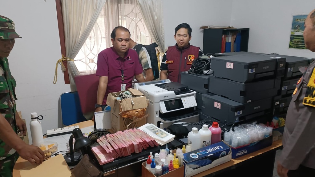 TNI-Polri Gerebek Pabrik Uang Palsu di Bogor, Amankan Rp1,3 Miliar Siap Edar