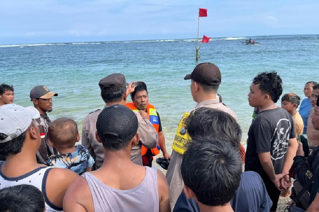 5 Santri Terseret Ombak di Pantai Balekambang Malang, 2 Orang Selamat 3 Hilang