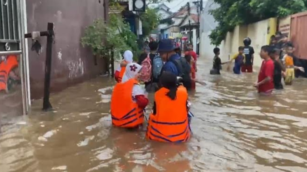 12 Titik Banjir di Depok Sore Ini usai Diguyur Hujan Deras, Tertinggi Capai 1 Meter