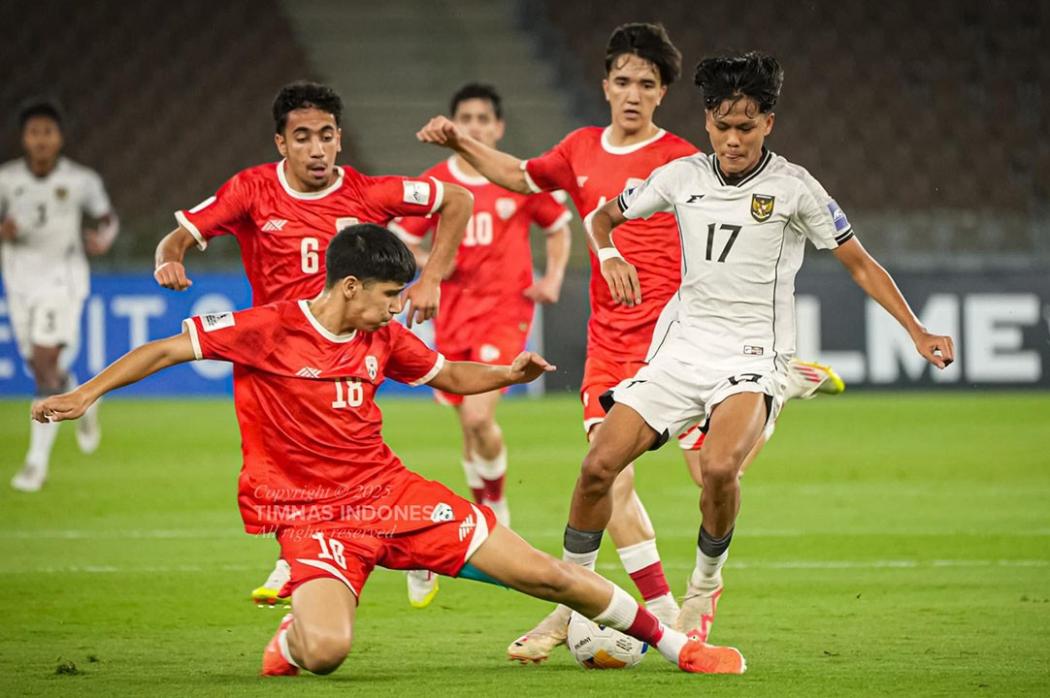 Timnas Indonesia U-17 Sapu Bersih Kemenangan, Maarten Paes dan Jens Raven Angkat Topi