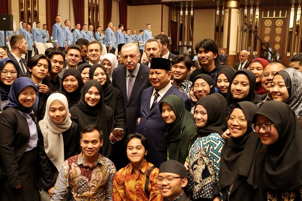 Momen Prabowo Sapa Pelajar RI di Turki usai Makan Malam, Didampingi Erdogan