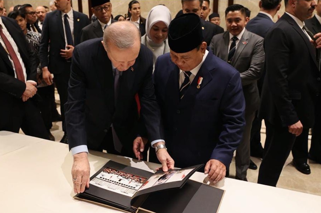 Prabowo Terima Cenderamata dari Erdogan, Album Potret Kebersamaan