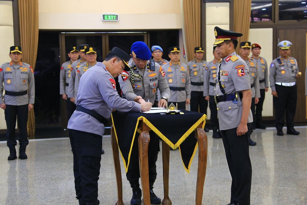 Kapolri Mutasi 49 Perwira Polri, Kapolda Jabar Berganti