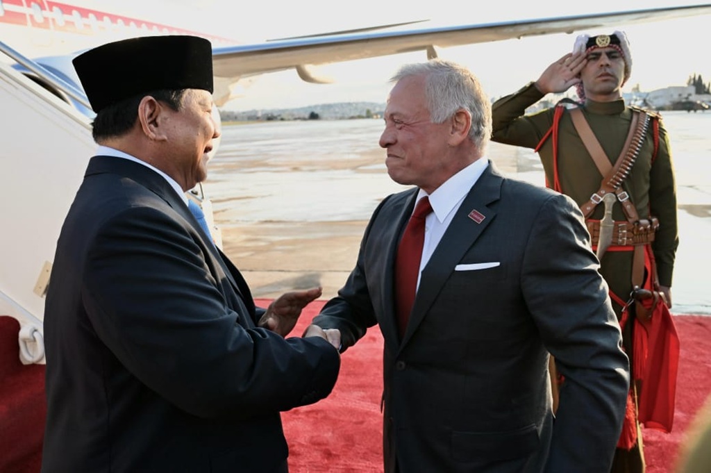 Potret Keakraban Presiden Prabowo dengan Raja Abdullah II saat Tiba di Yordania