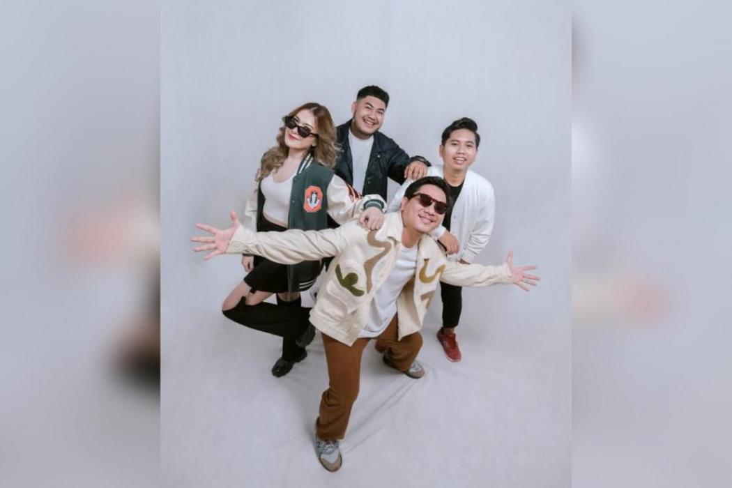 Belum Beruntung: Lagu Batas Senja Rangkum Luka Cinta Anak Muda, Download Gratis hanya di TREBEL!