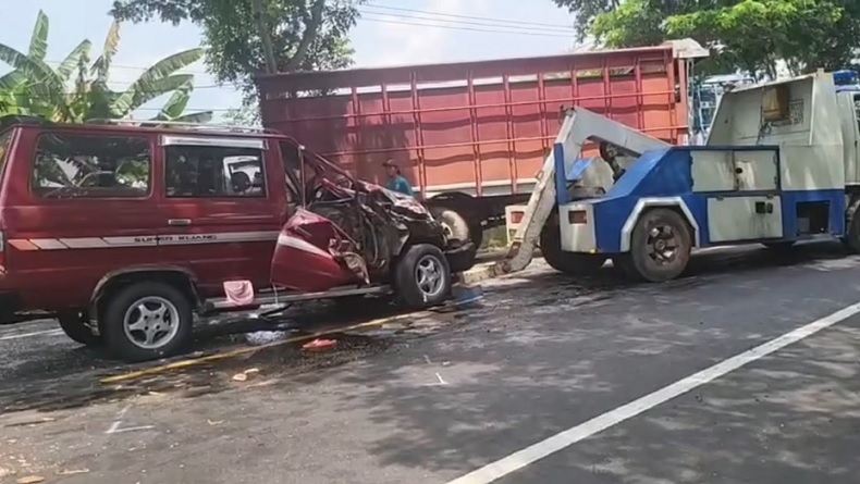 Identitas Korban Tewas dan Luka Kecelakaan Mobil Ditumpangi Sekeluarga di Tuban, Warga Nganjuk