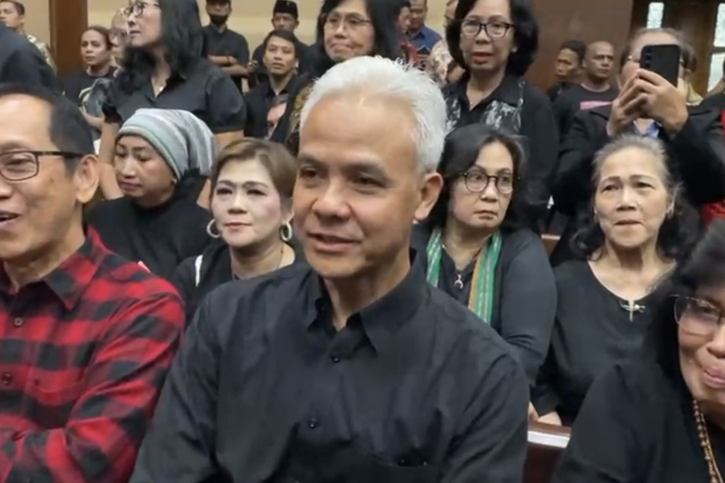 Ganjar Hadiri Sidang Hasto, Beri Dukungan dan Semangat