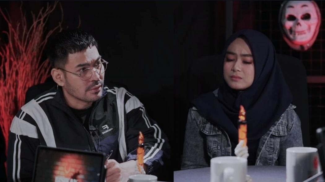Sholat Ditemani Makmum Gaib, Jelita Jely Ungkap Kisah Horor di YouTube Robby Purba