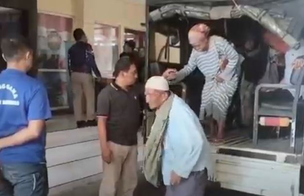 Bikin Melongo, Pengemis Lansia di Bondowoso Raup Rp600.000 per Hari dan Sudah Haji
