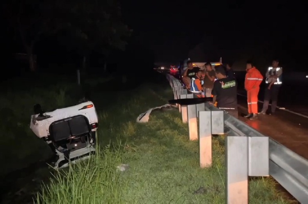 Kecelakaan Minibus Terbalik di Tol Ngawi-Solo, 1 Orang Penumpang Tewas