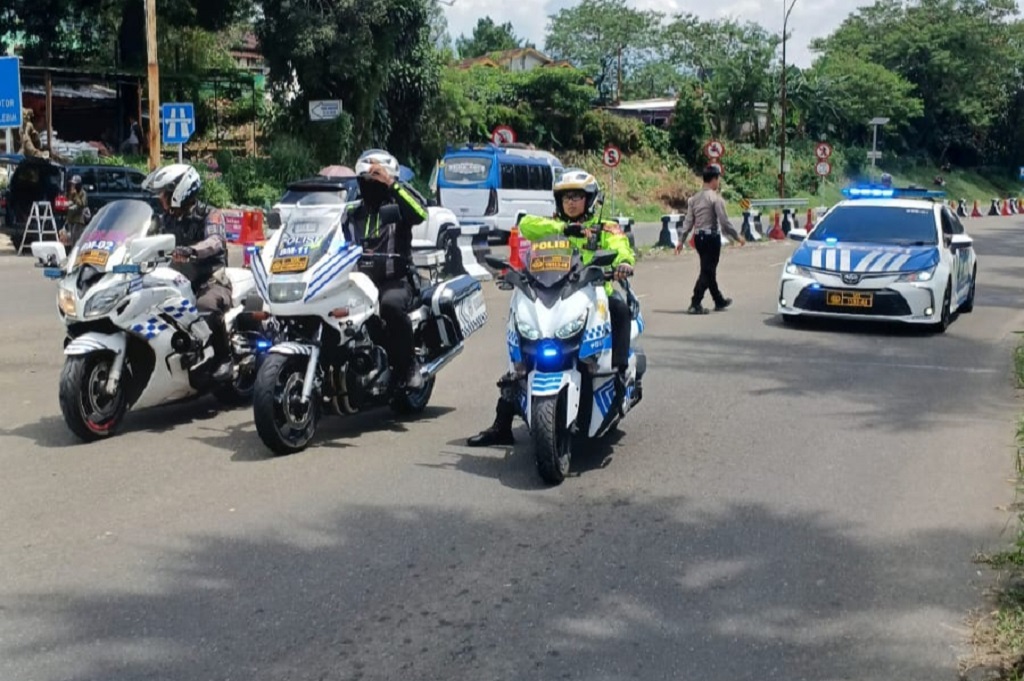 Kondisi Jalur Puncak di Long Weekend, One Way Arah Jakarta Siang Ini