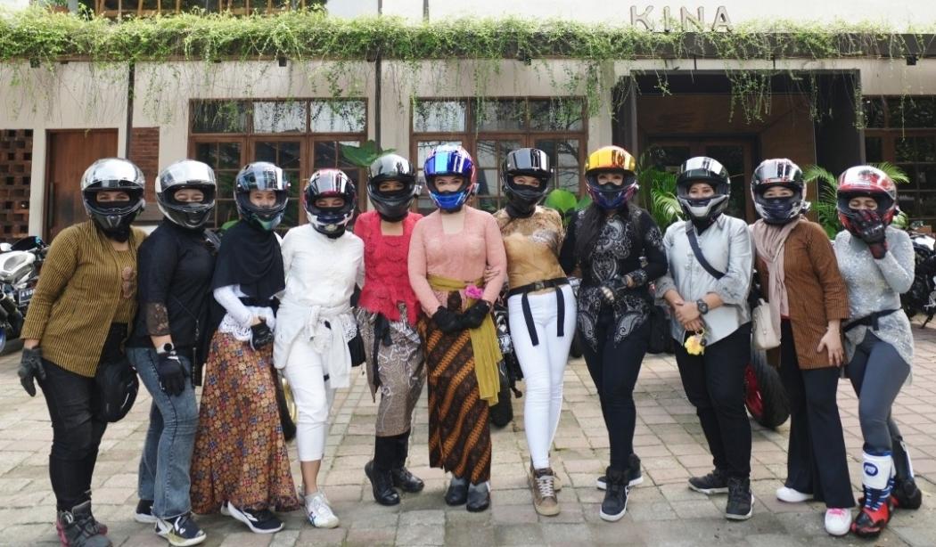 Unik, Puluhan Rider Cantik Kumpul Pakai Kebaya Rayakan Hari Kartini