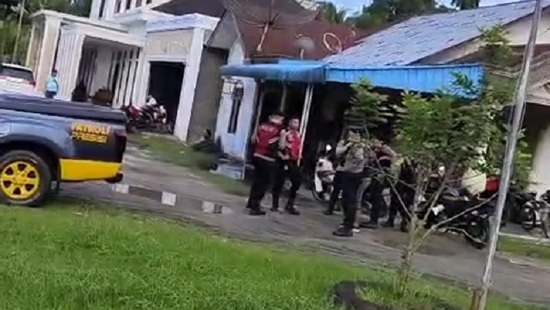 Viral Video Polisi Gerebek Rumah Anggota DPRD Asahan, Diduga Lokasi Judi Sabung Ayam