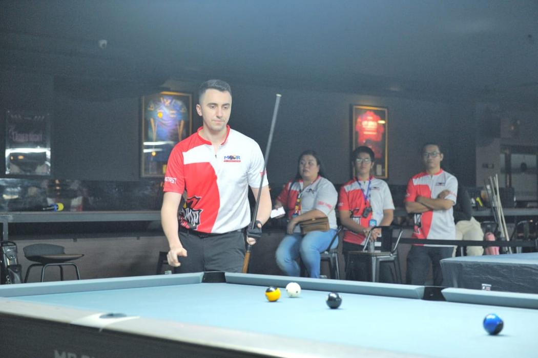Juara Dunia Biliar Fedor Gorst Keluarkan Magis di Bekasi