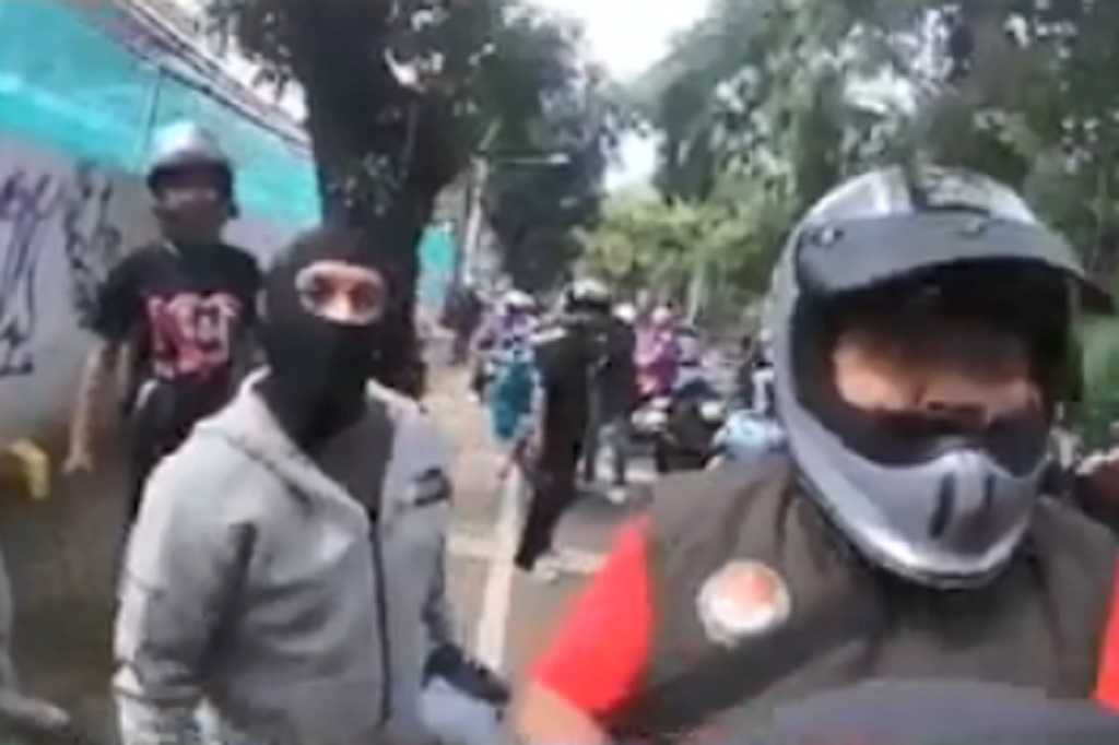 Viral Biker Ribut dan Ditantang Duel Pemotor saat Sunmori, Endingnya Ngaku Anggota