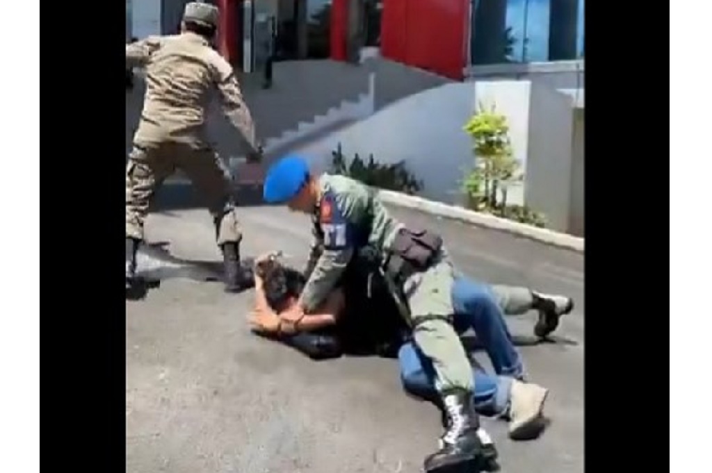 Viral Tindakan Represif Aparat saat Warga Demo Tuntut Solusi Banjir di Bandar Lampung