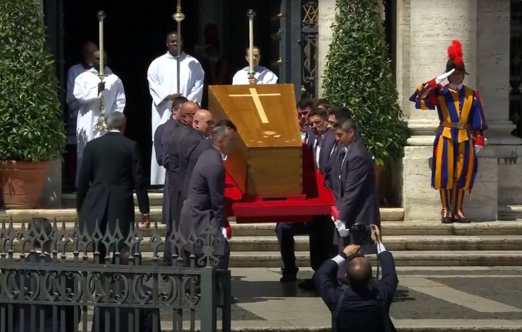 Vatikan: Jenazah Paus Fransiskus Telah Dimakamkan