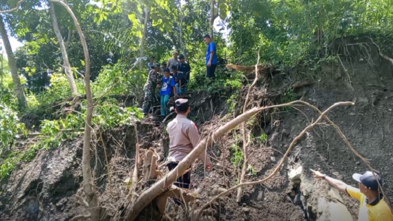 Hujan Deras, 3 Jembatan Gantung Akses Utama Warga Desa Pasir Agung Kuningan Ambruk