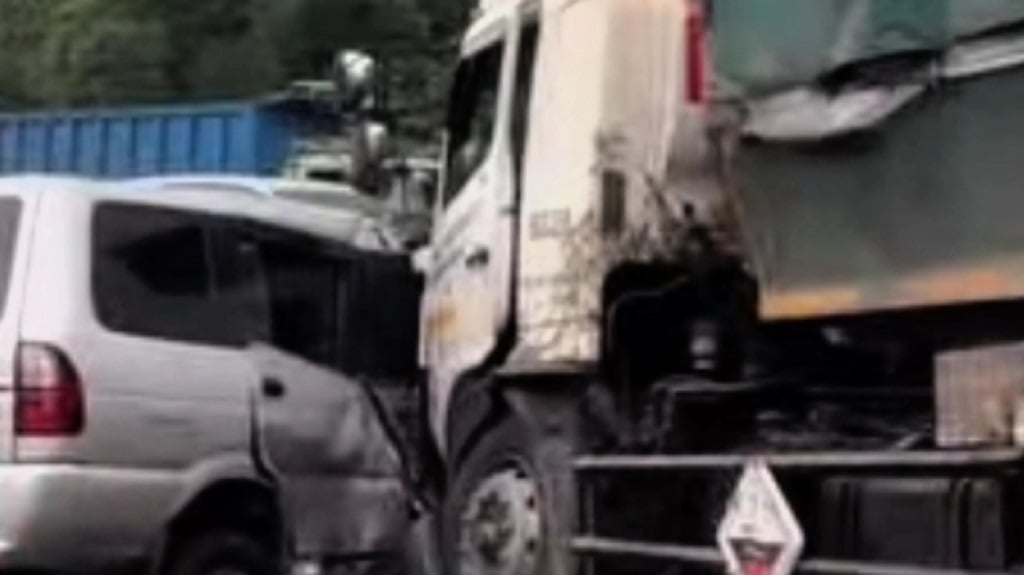 Kecelakaan Beruntun di Tol Jagorawi, 3 Mobil Bertabrakan