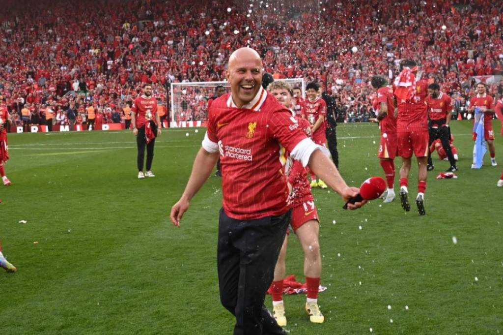 Komentar Berkelas Arne Slot usai Bawa Liverpool juara Liga Inggris: Dari Mimpi ke Kenyataan di Anfield!