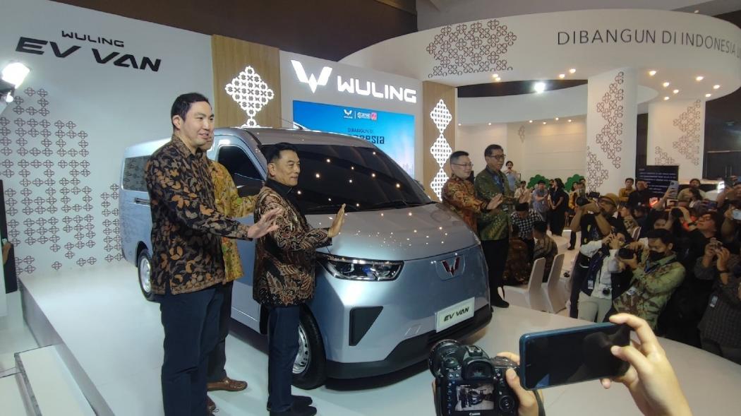 Panaskan PEVS 2025, Wuling Boyong Mobil Komersial EV Van Pesaing Toyota Hiace